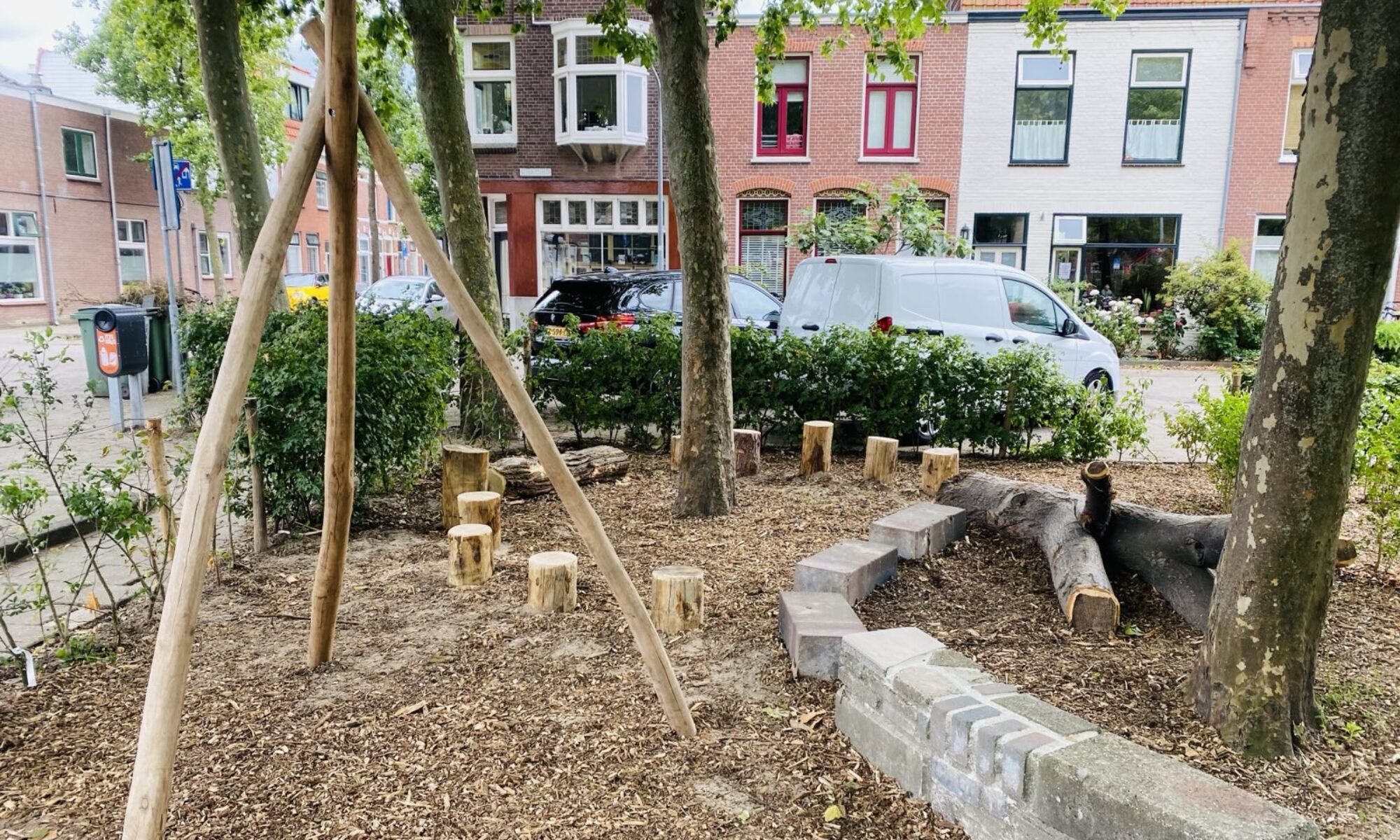 Pretoriaplein; bewonersinitiatief; speelaanleiding; boomstammen; avontuurlijk
